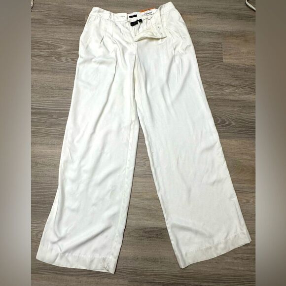 Worthington Pleated Wide Leg Size S Polar Bear White Pants
100% Rayon - Picture 5 of 11